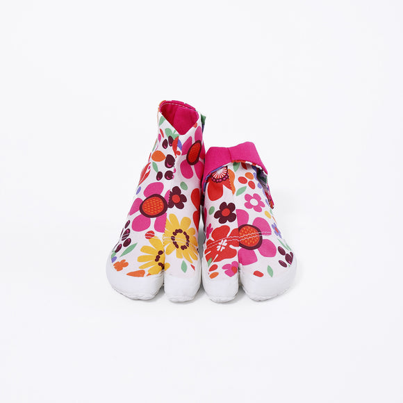 Front view of pink Tabi Shoes "KIDS SUN GARDEN"