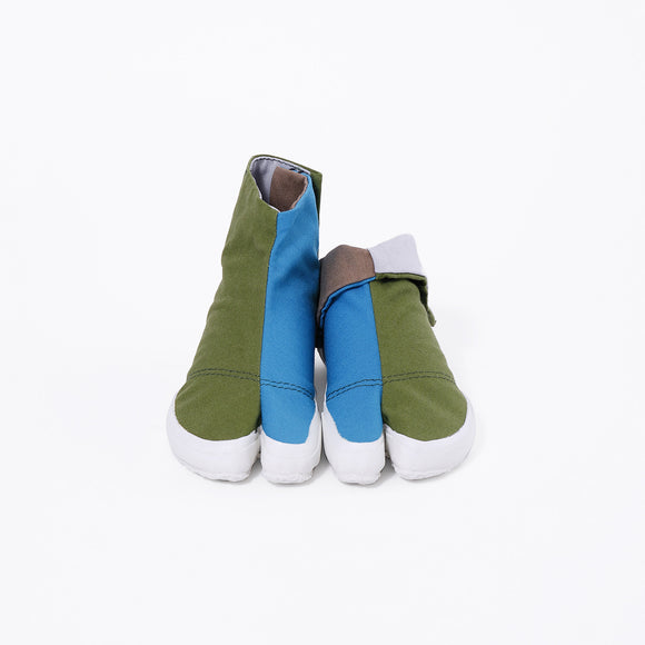Front view of grass Tabi Shoes "KIDS QUATRO"