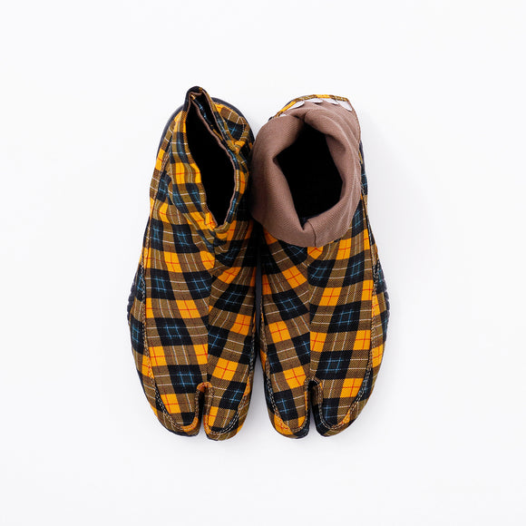 Top view of yellow Tabi Shoes " CHEKER "