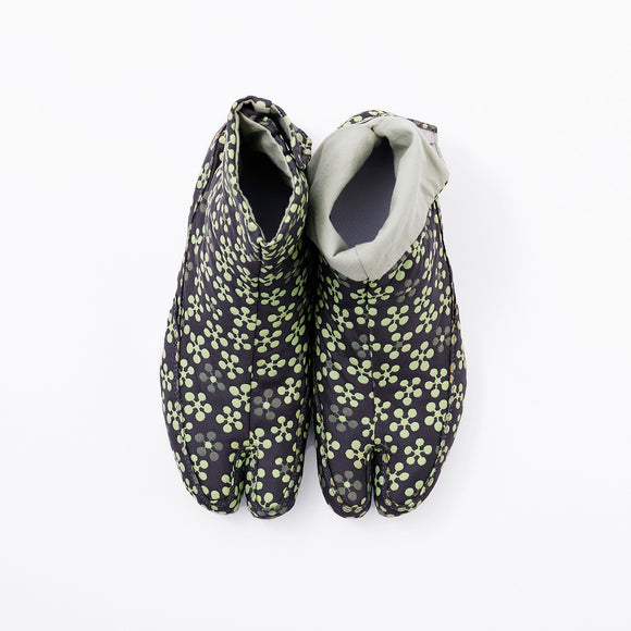 Top view of green Tabi Shoes " UME "