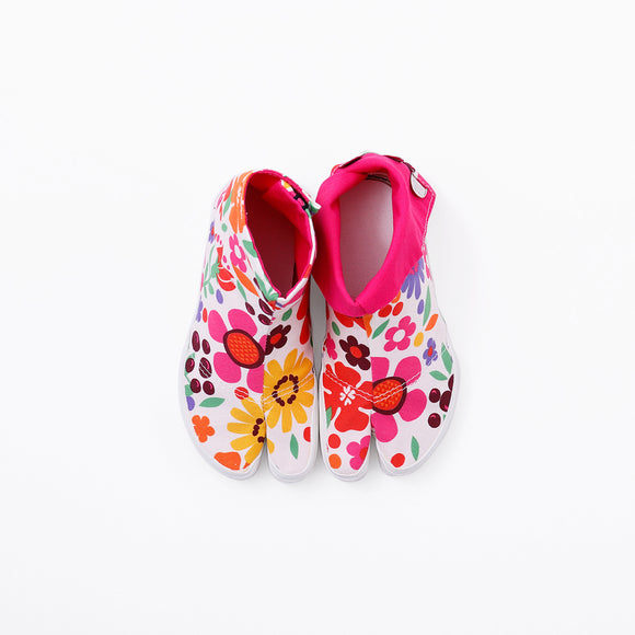 Top view of pink Tabi Shoes " KIDS SUN GARDEN "